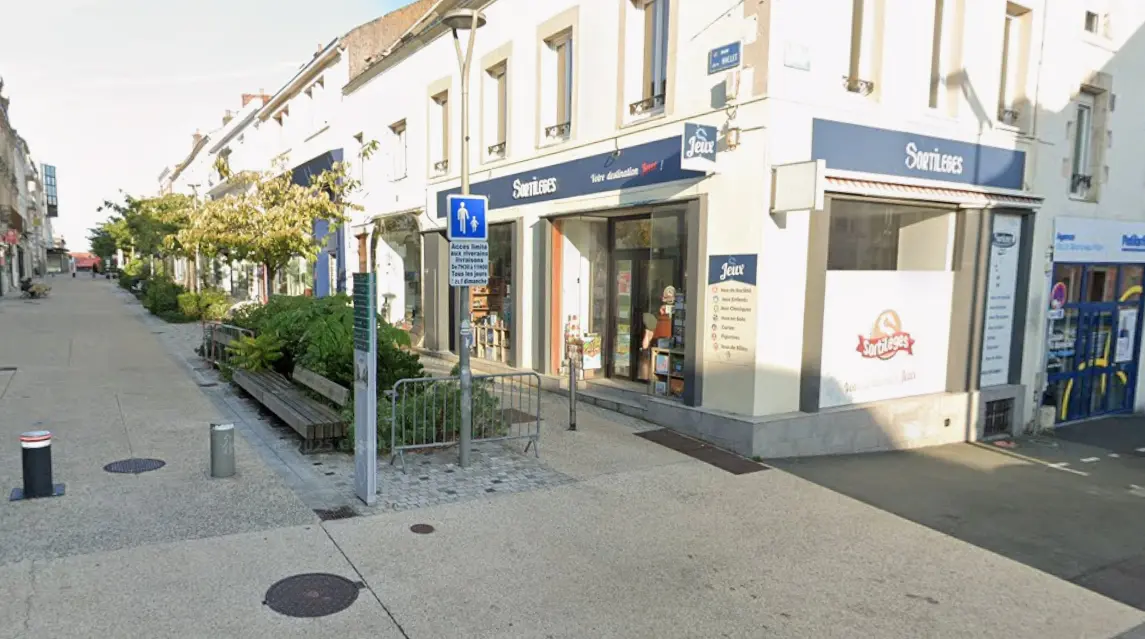 Devanture de la boutique de jeux Sortilèges à La Roche-sur-Yon