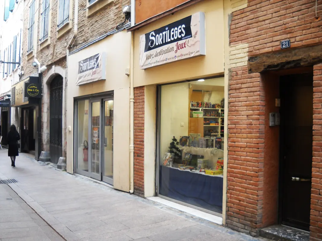 Devanture de la boutique de jeux Sortilèges à Perpignan