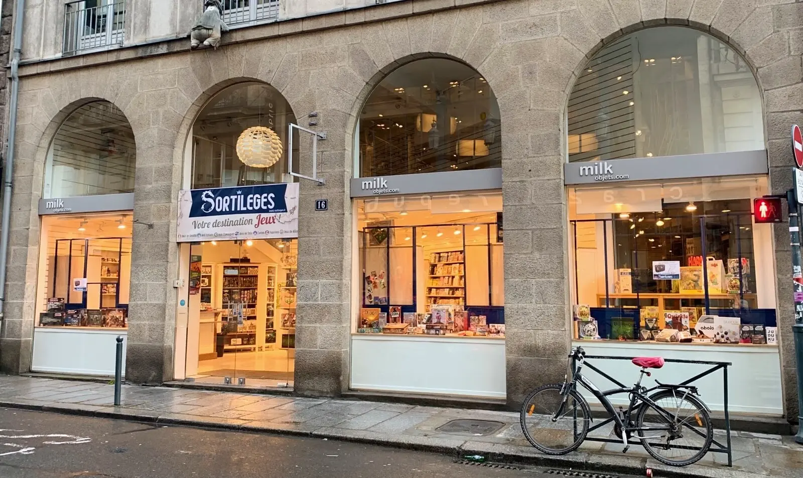 Devanture de la boutique de jeux Sortilèges à Rennes